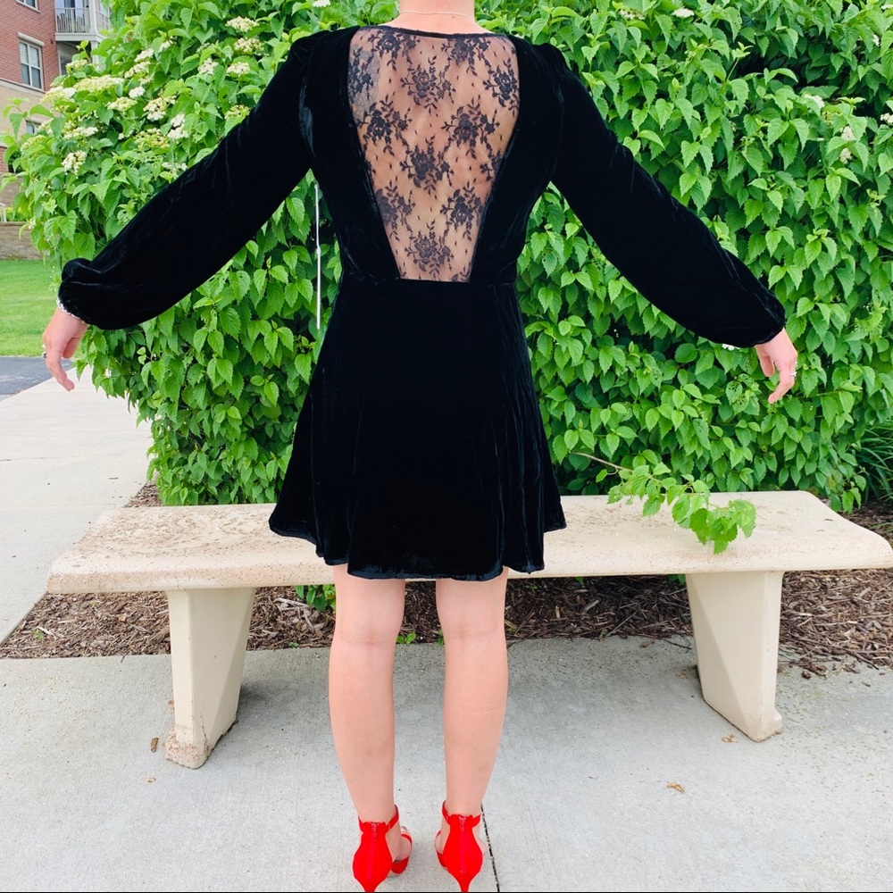 Line & Dot Velvet Long Sleeve Dress - Picture 3 of 5
